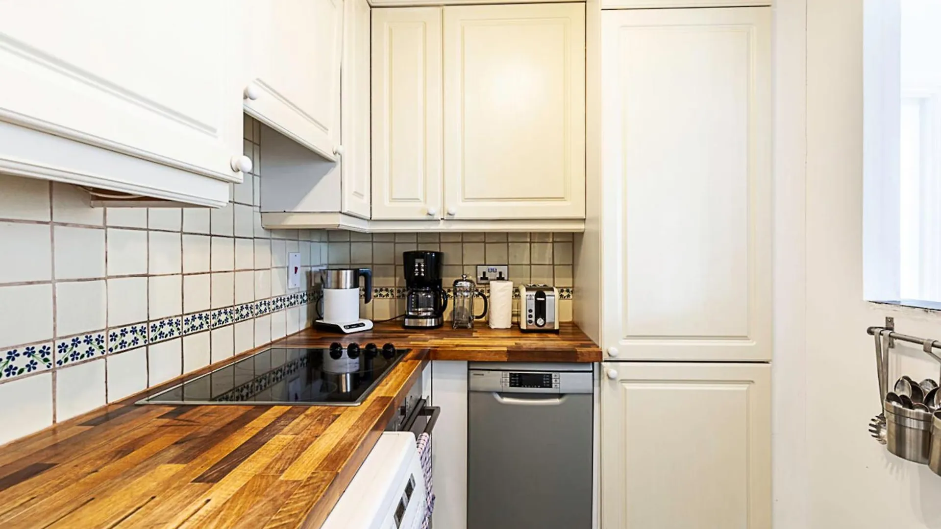 Converted Brewery Apartment With Terrace London