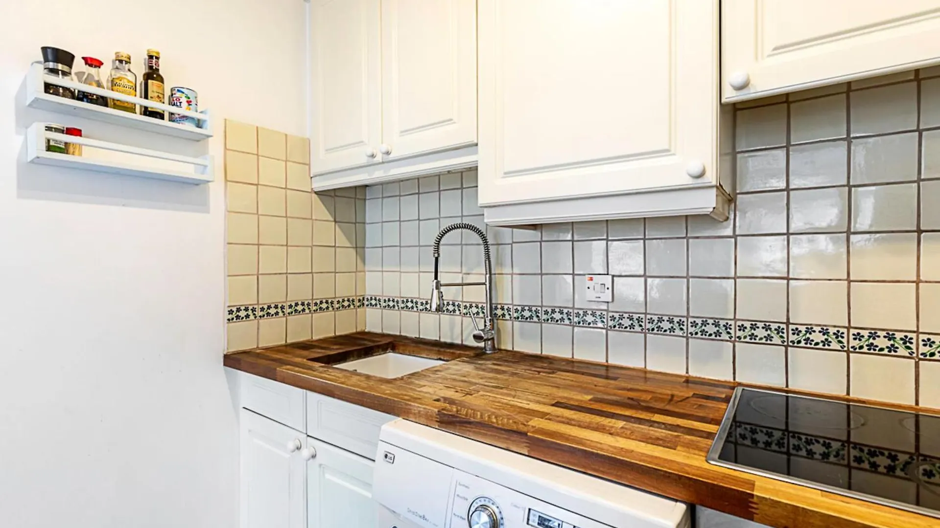 Converted Brewery Apartment With Terrace London