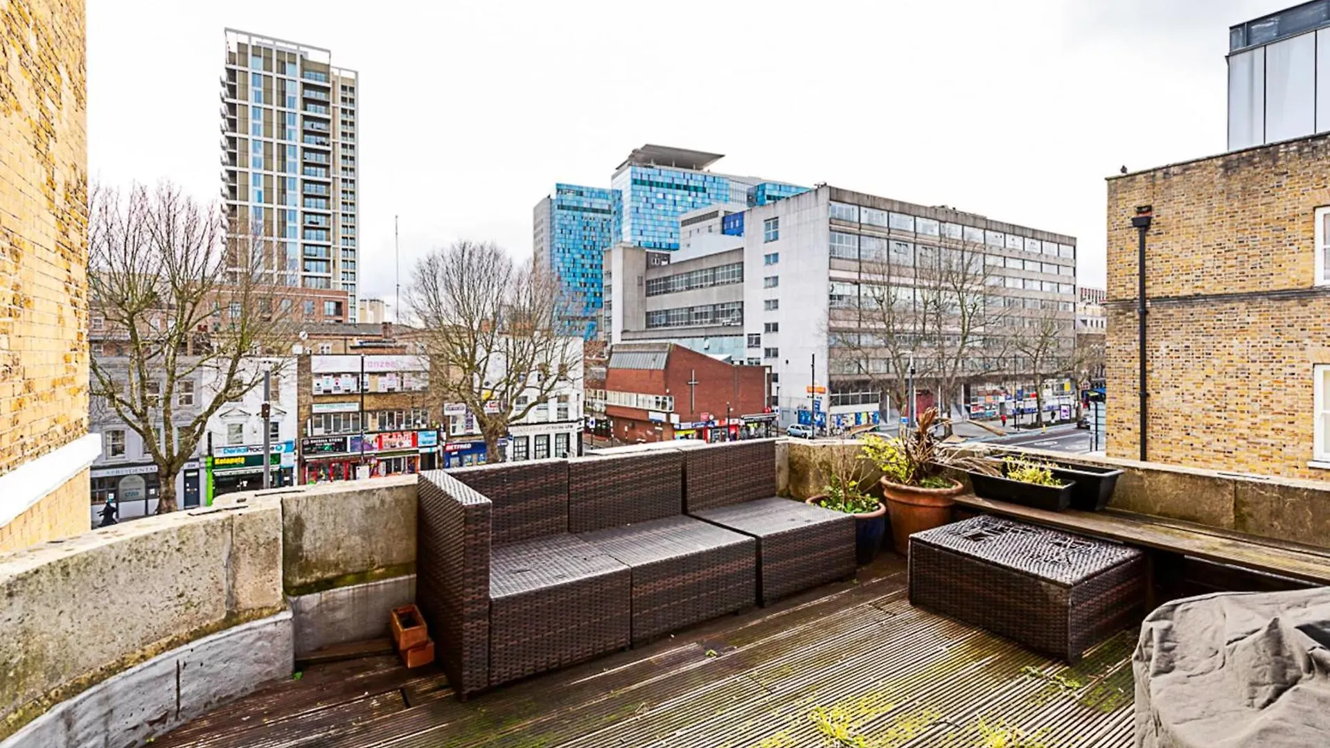 Converted Brewery Apartment With Terrace London