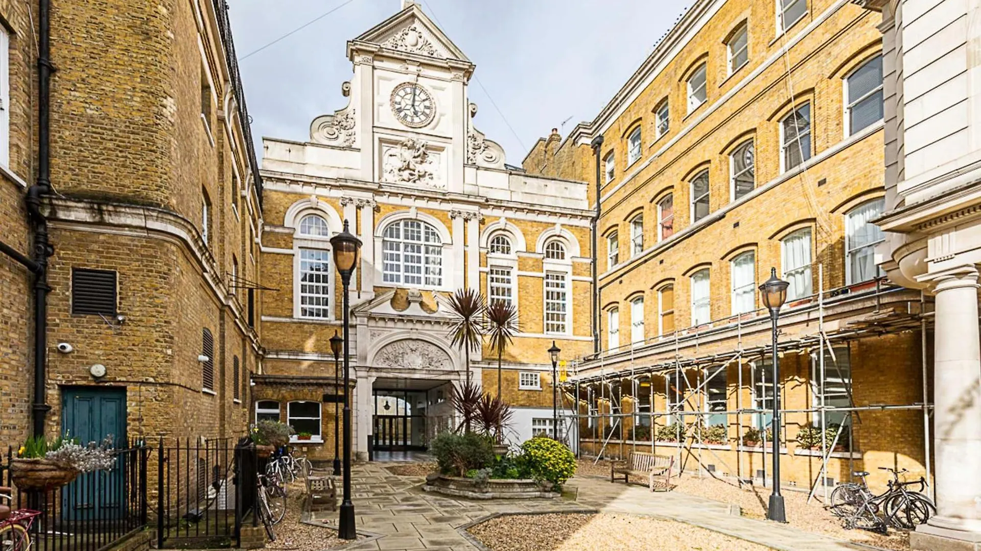 Converted Brewery Apartment With Terrace London 0*,
