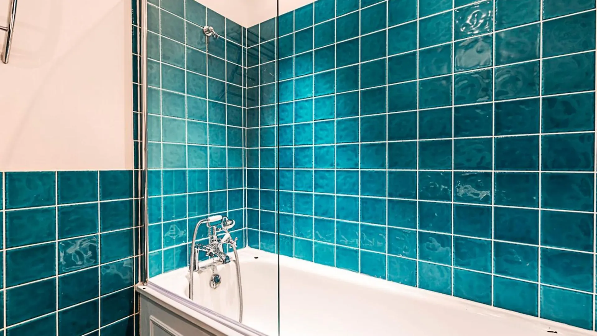 Converted Brewery Apartment With Terrace London